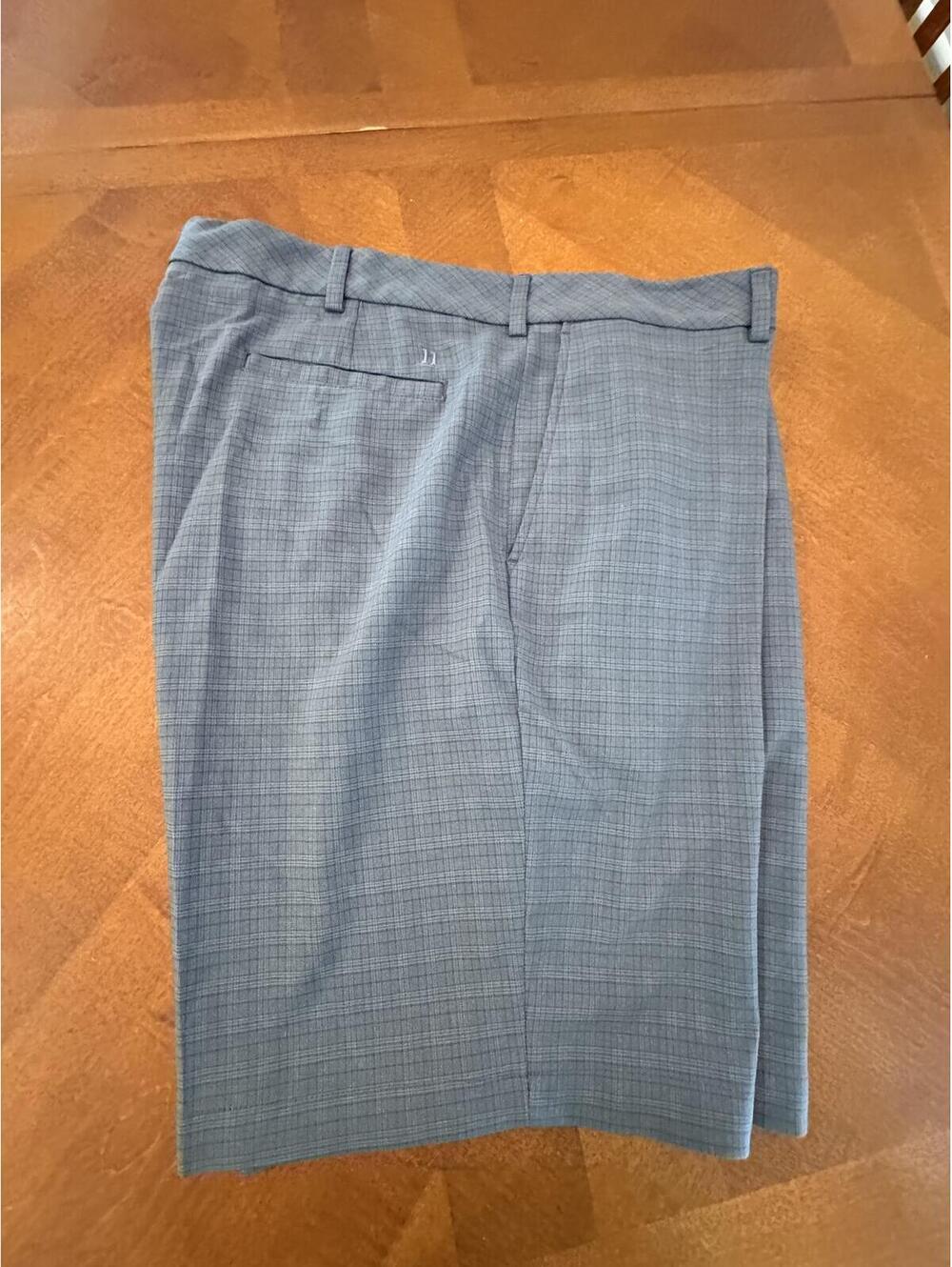 Walter Hagen Gray Plaid Dress Shorts Size 42 D205